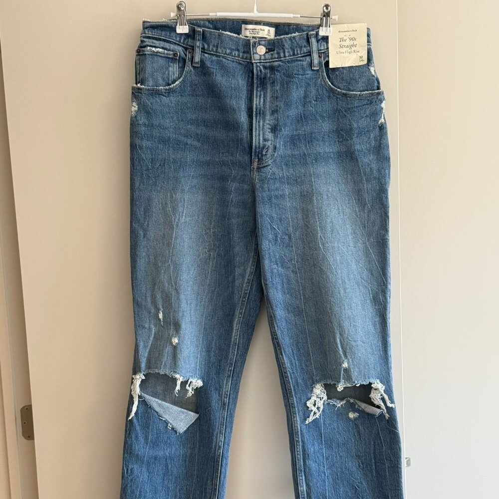 BNWT Abercrombie Ultra High Rise 90s Straight Jeans, medium wash with rips